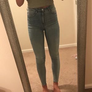 High waited. Light Wash. Skinny Jeans